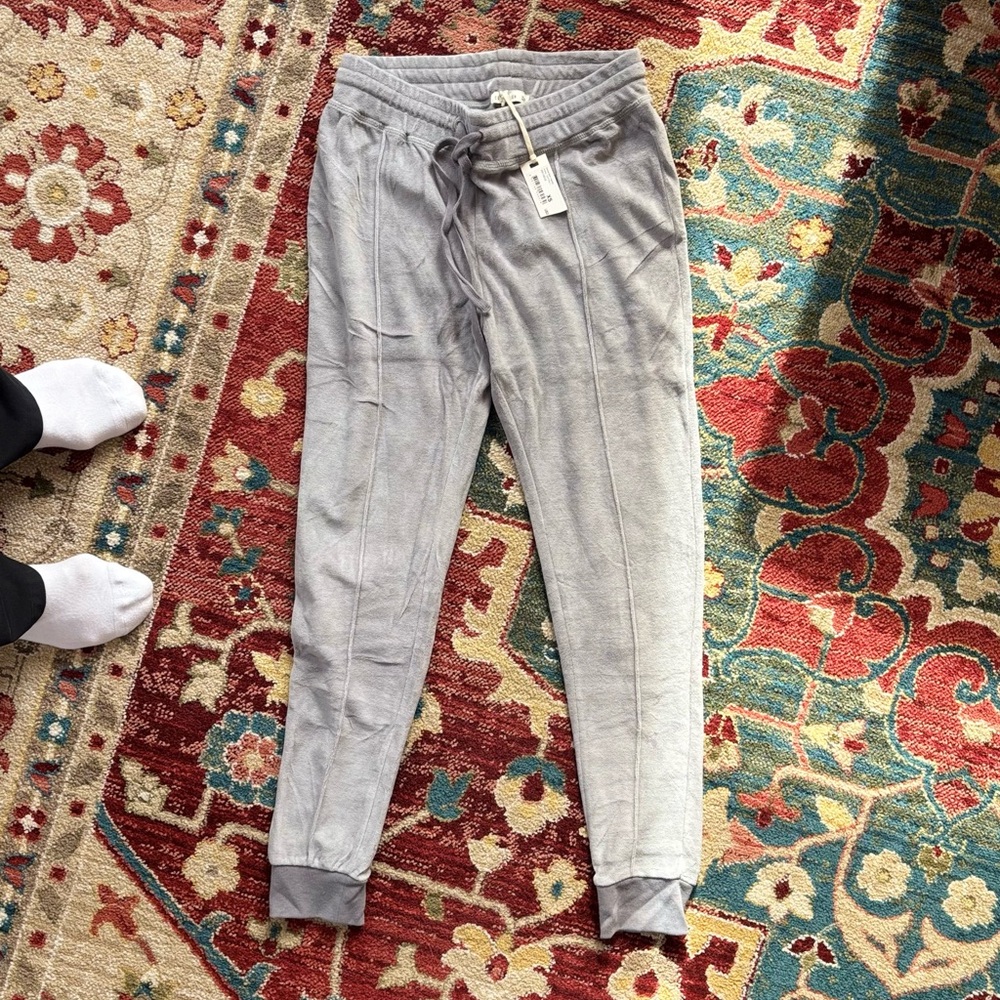 Women’s NWT gray workout pants. - Picture 1 of 5
